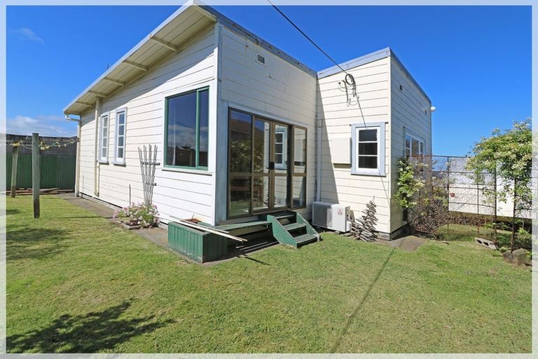 Photo of property in 26 Hall Place, Foxton Beach, Foxton, 4815