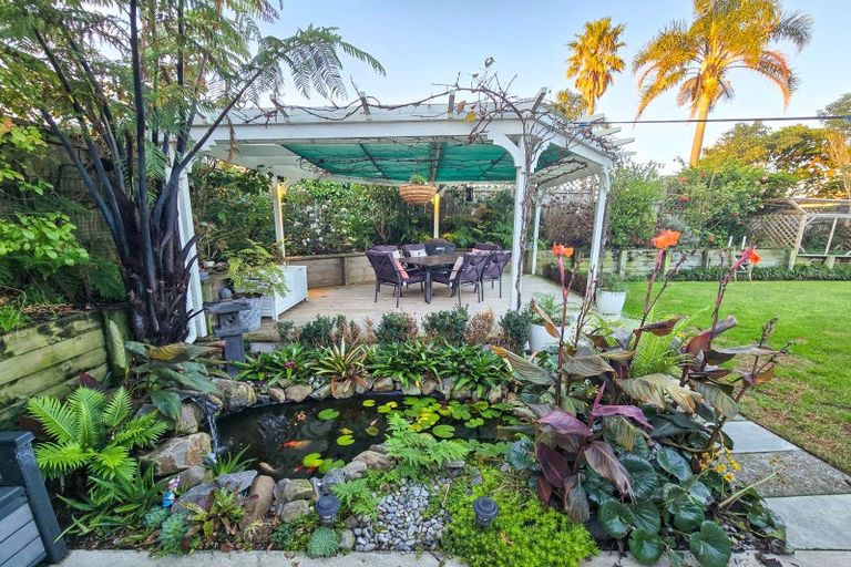 Photo of property in 25 Waitemata Drive, One Tree Point, 0118