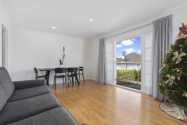 Photo of property in 25 Essex Street, Te Atatu South, Auckland, 0610