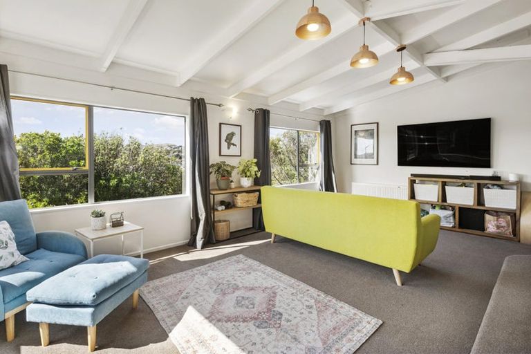 Photo of property in 9 Clifford Road, Johnsonville, Wellington, 6037