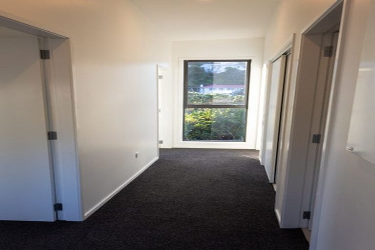 Photo of property in 4 Black Rock Road, Newlands, Wellington, 6037