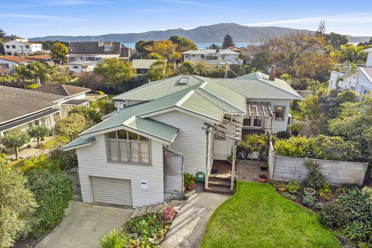 Photo of property in 43 Golf Road, Paraparaumu Beach, Paraparaumu, 5032