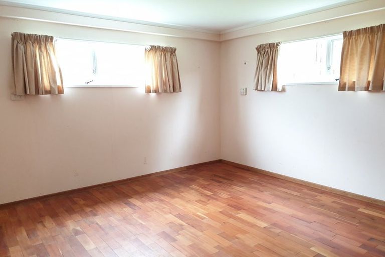 Photo of property in 42 Churton Drive, Churton Park, Wellington, 6037