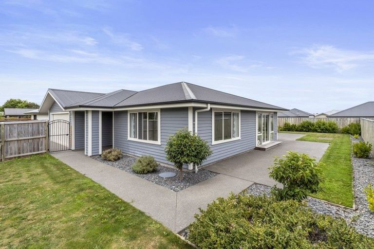 Photo of property in 73 Kippenberger Avenue, Rangiora, 7400