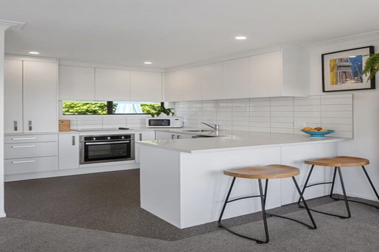 Photo of property in 4a Sullivan Avenue, Mangere Bridge, Auckland, 2022