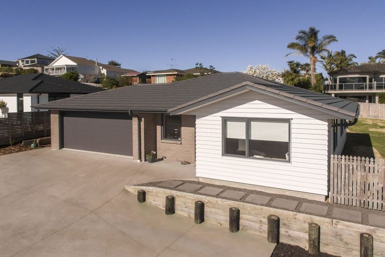 Photo of property in 43 Symes Drive, Red Beach, 0932