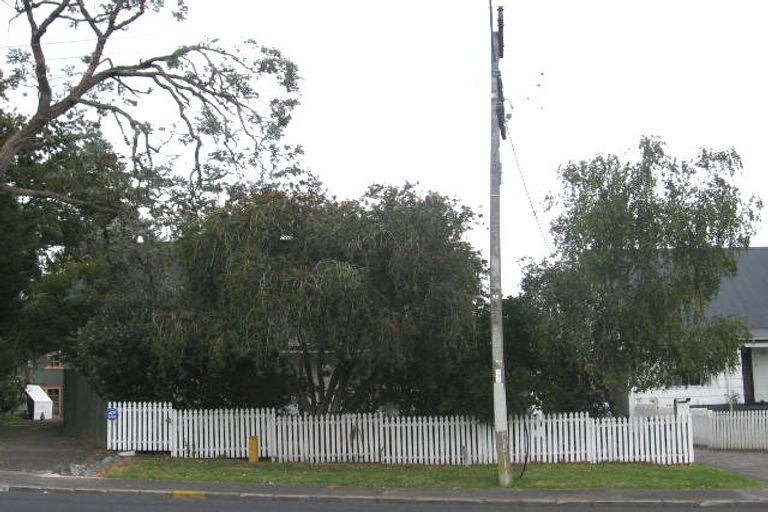 Photo of property in 1/252 Birkdale Road, Birkdale, Auckland, 0626