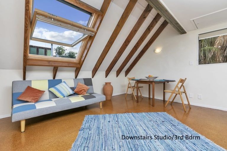 Photo of property in 2/26 Colonial Road, Birkenhead, Auckland, 0626