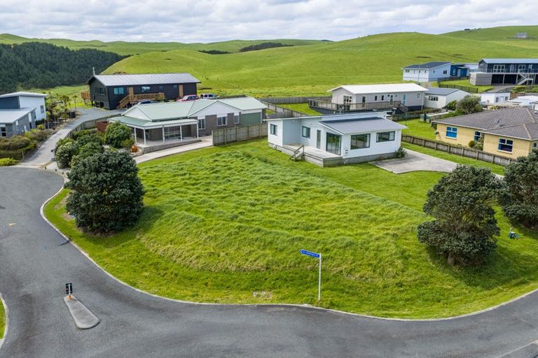 Photo of property in 2 Ambergris Place, Baylys Beach, 0377