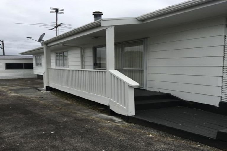 Photo of property in 17 Hindmarsh Street, Henderson, Auckland, 0612