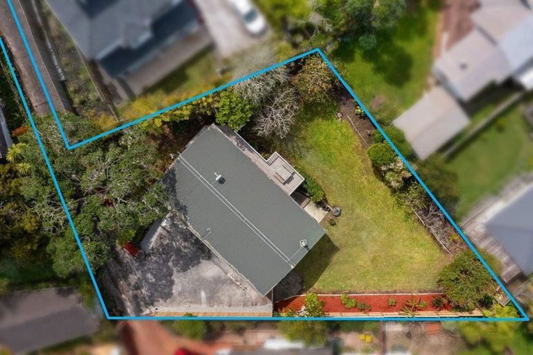 Photo of property in 18 Macnay Way, Murrays Bay, Auckland, 0630