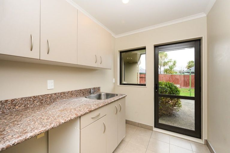 Photo of property in 6 Ron Place, Fitzherbert, Palmerston North, 4410