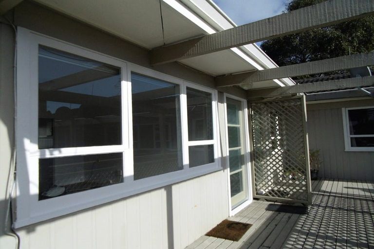 Photo of property in 170c Queen Street, Northcote Point, Auckland, 0627