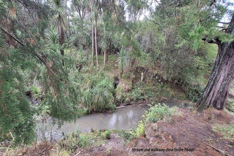 Photo of property in 37 Verdale Circle, Glen Eden, Auckland, 0602