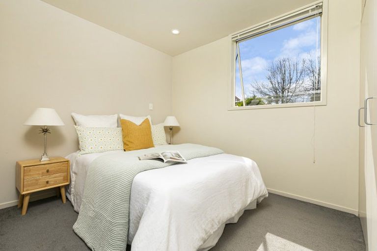 Photo of property in 1/166 Mokoia Road, Chatswood, Auckland, 0626
