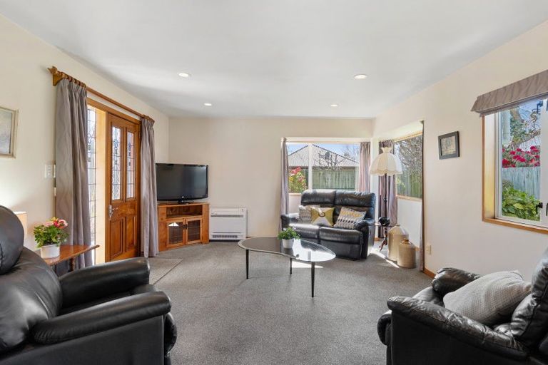 Photo of property in 1/102 Apsley Drive, Avonhead, Christchurch, 8042