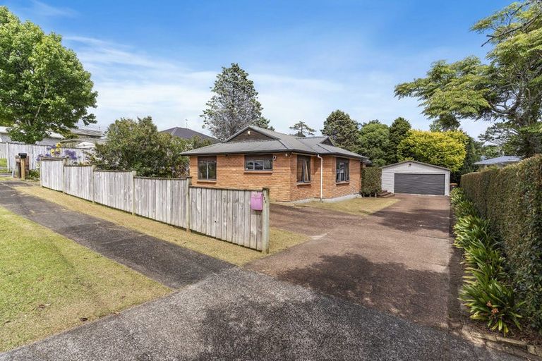 Photo of property in 136 Lynwood Road, New Lynn, Auckland, 0600