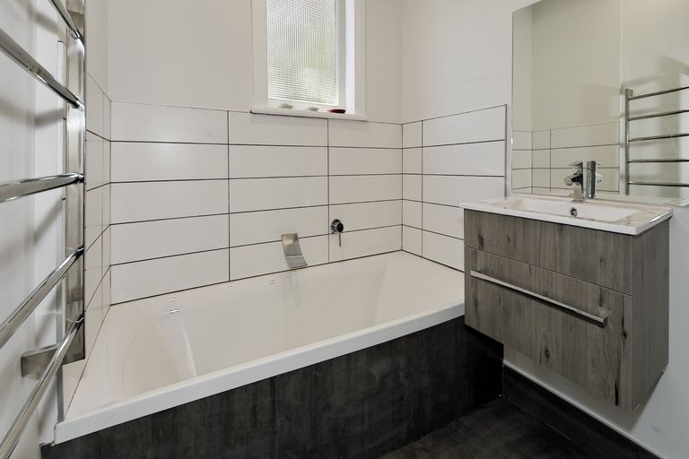 Photo of property in 3 Roland Hill, Glen Eden, Auckland, 0602