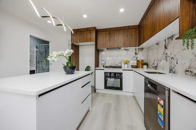 Photo of property in 8e Arimu Road, Papakura, 2110