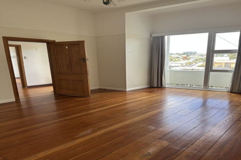 Photo of property in 37 Ara Paiwhenua, Tawa, Wellington, 5028