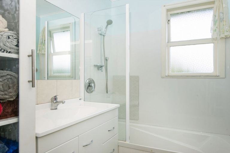 Photo of property in 33 Cutler Street, New Lynn, Auckland, 0600