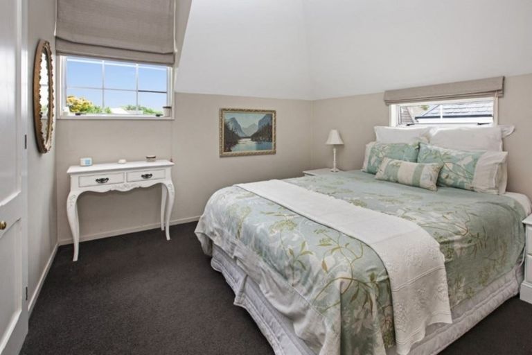 Photo of property in 244 Memorial Avenue, Burnside, Christchurch, 8053