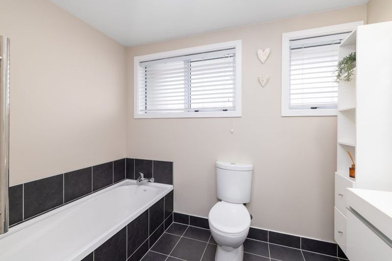 Photo of property in 10 Karnak Crescent, Russley, Christchurch, 8042