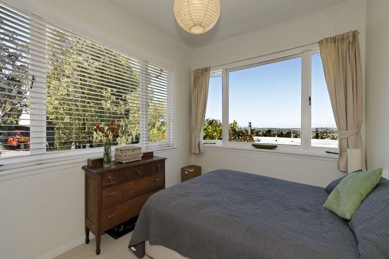 Photo of property in 3 Roland Hill, Glen Eden, Auckland, 0602