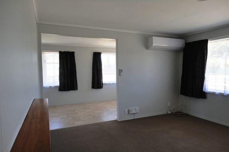 Photo of property in 64 Tawa Crescent, Manurewa, Auckland, 2102