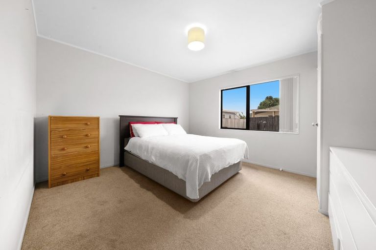 Photo of property in 2/39 Templeton Place, Clendon Park, Auckland, 2103