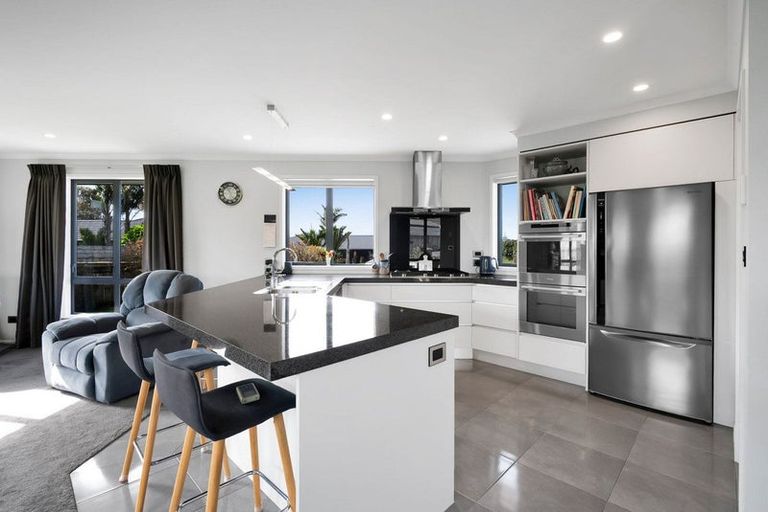 Photo of property in 9 Huetu Place, Bell Block, New Plymouth, 4312