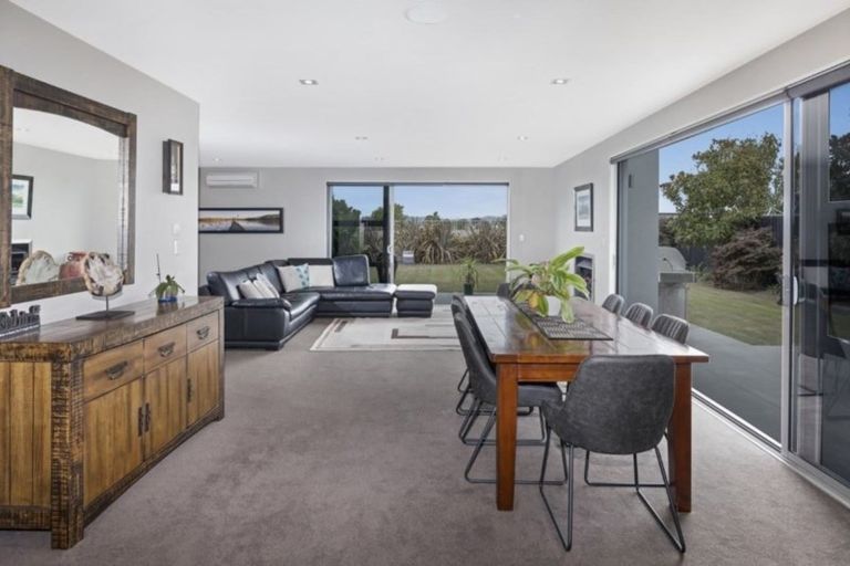 Photo of property in 31 Linkwater Way, Parklands, Christchurch, 8083