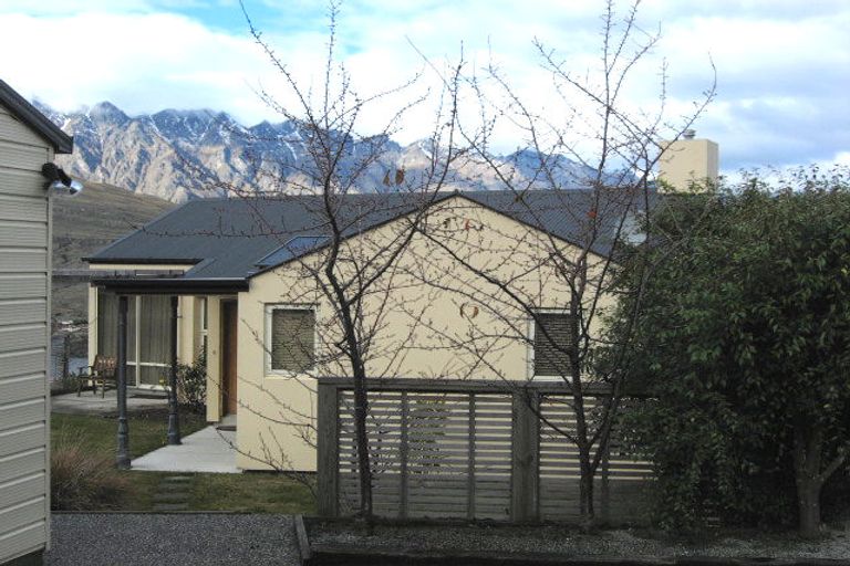 Photo of property in 76 Hensman Road, Queenstown, 9300