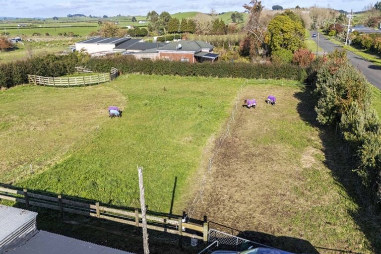 Photo of property in 16 Castle Street, Eltham, 4322