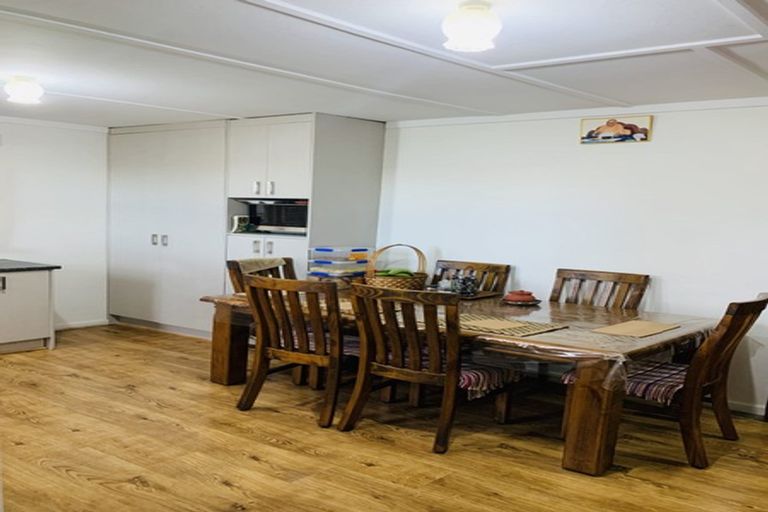 Photo of property in 3154 Great North Road, New Lynn, Auckland, 0600