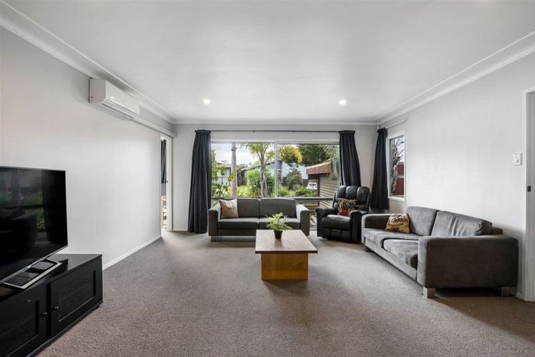 Photo of property in 4 Towra Place, Botany Downs, Auckland, 2010