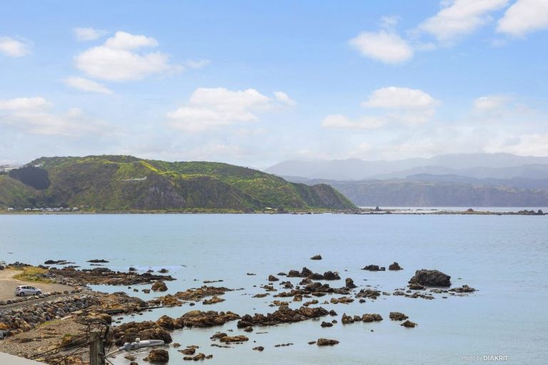 Photo of property in 416 Queens Drive, Lyall Bay, Wellington, 6022