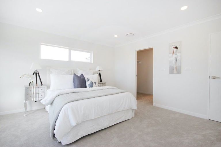 Photo of property in 16 Skulander Crescent, Orewa, 0931