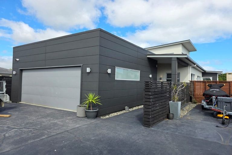 Photo of property in 49 San Priamo Place, Paraparaumu Beach, Paraparaumu, 5032