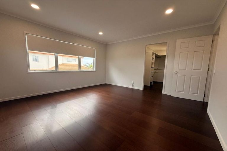 Photo of property in 2 Corta Bella Place, Golflands, Auckland, 2013