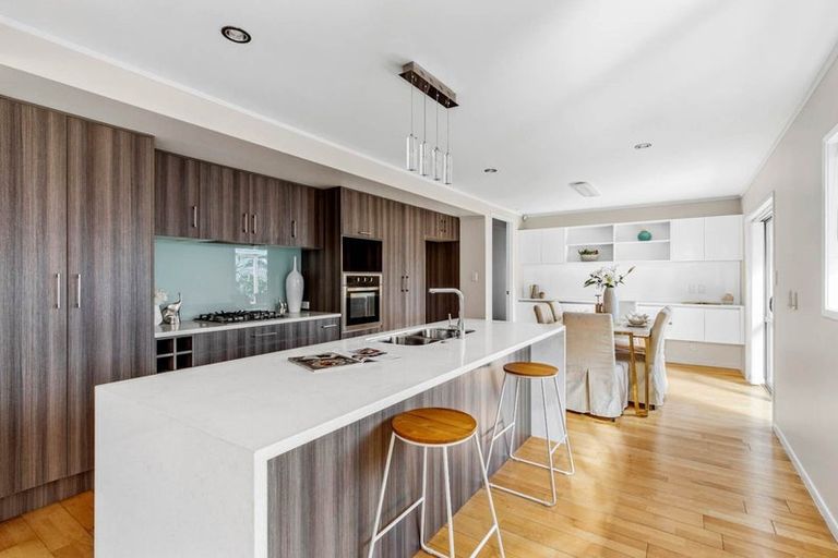 Photo of property in 23 Manutara Avenue, Forrest Hill, Auckland, 0620