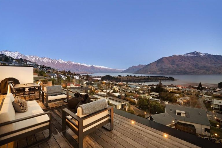 Photo of property in 10 Limerick Lane, Queenstown, 9300