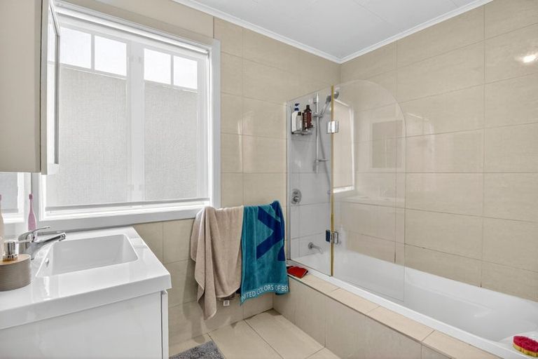 Photo of property in 1/5 Seabrook Avenue, New Lynn, Auckland, 0600