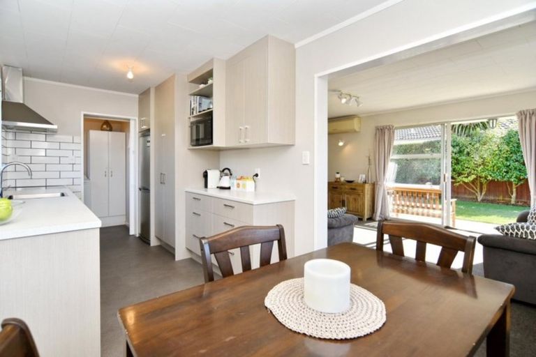 Photo of property in 10 Salford Avenue, Redwood, Christchurch, 8051