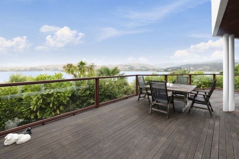 Photo of property in 28 Molyneux Close, Whitby, Porirua, 5024