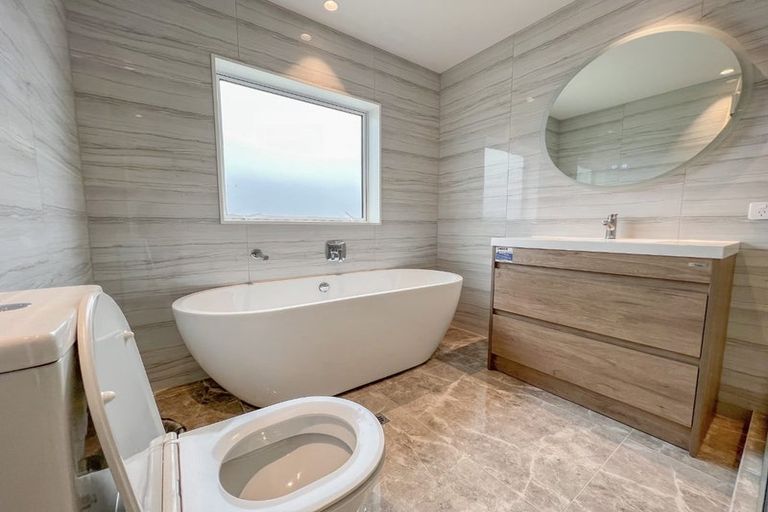 Photo of property in 33 Riroriro Road, Hobsonville, Auckland, 0616