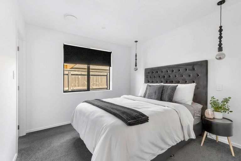Photo of property in 1 Rehua Place, Waiwhakaiho, New Plymouth, 4312