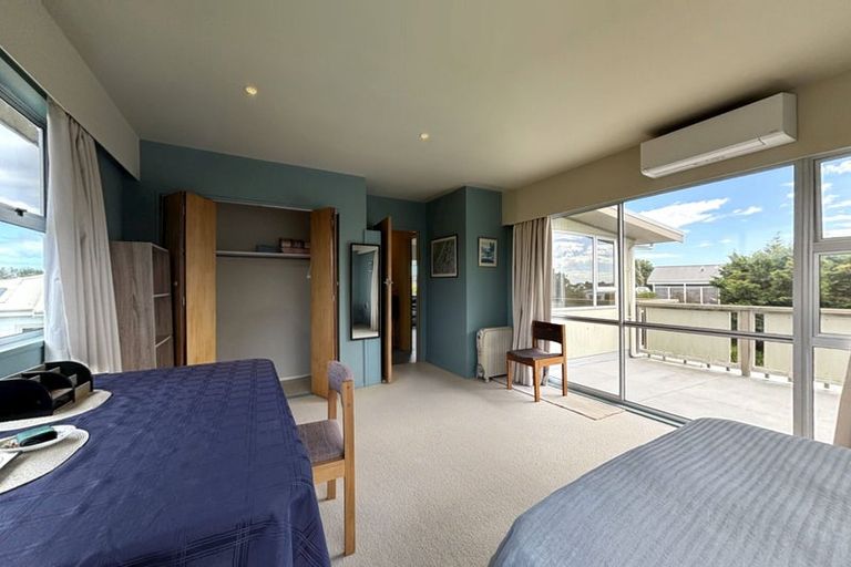 Photo of property in 17 Freyberg Crescent, Waikanae Beach, Waikanae, 5036