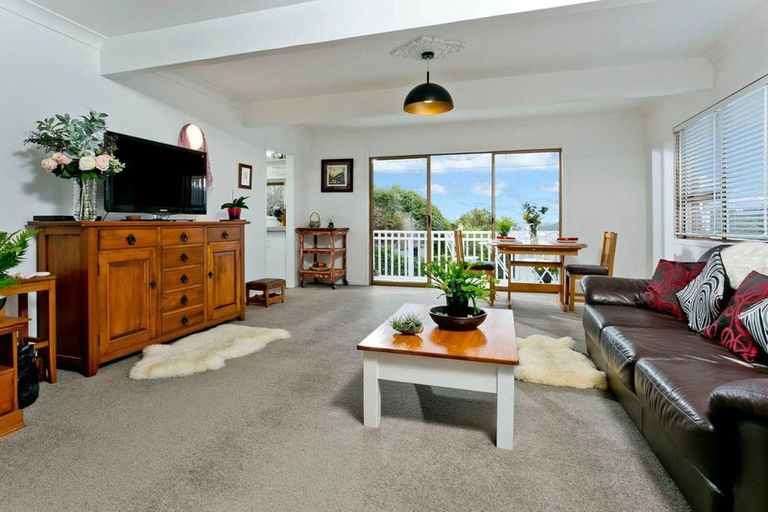 Photo of property in 1/4 Lynn Road, Bayview, Auckland, 0629