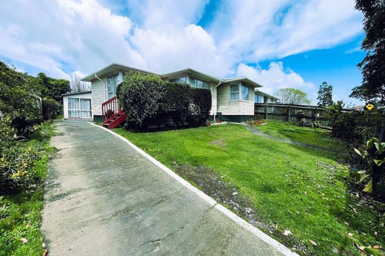 Photo of property in 8 Staverton Crescent, Mangere, Auckland, 2022